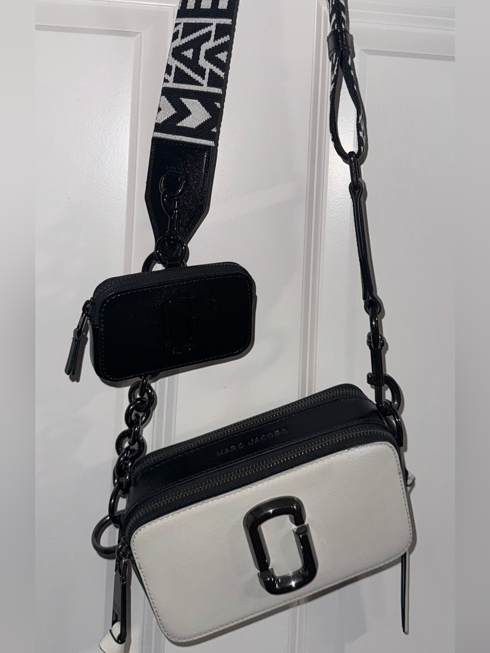 Marc Jacobs THE UTILITY Snapshot Crossbody Bag with Black Logo Strap PLUS Charm - Picture 4 of 12